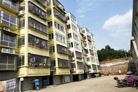 老汽车站附近面粉厂家属院3室2厅1卫有储藏室